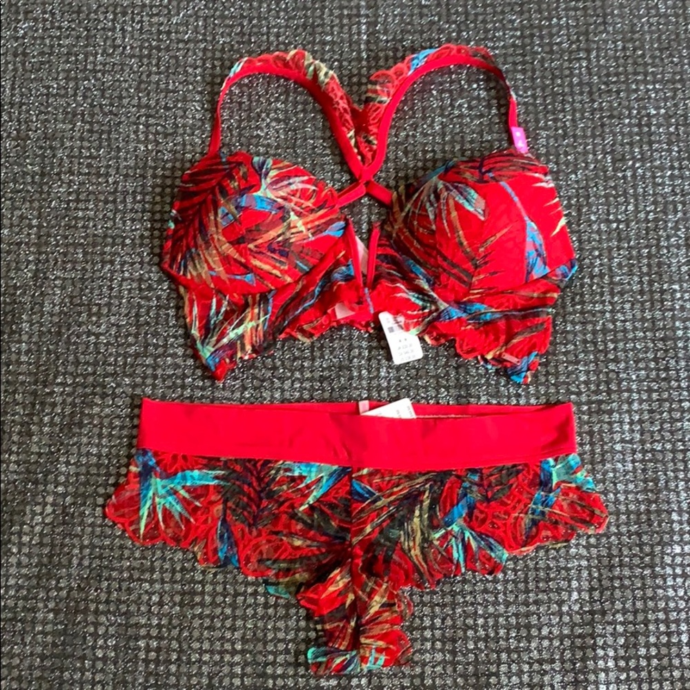 PINK Victoria’s Secret/ Date Push-up Bra Set